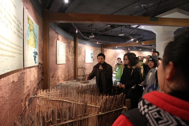 张效国先生为大家讲解“沪”由来 张效国先生为大家讲解“沪”由来